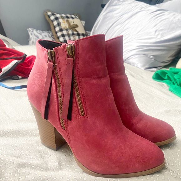 Light burgundy booties - Picture 2 of 3